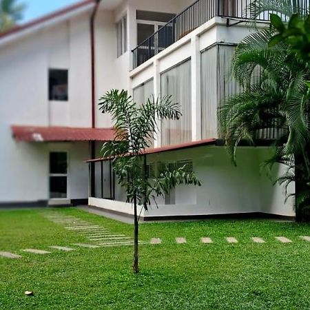 Hotel Urban Breeze Kundasale Exterior foto