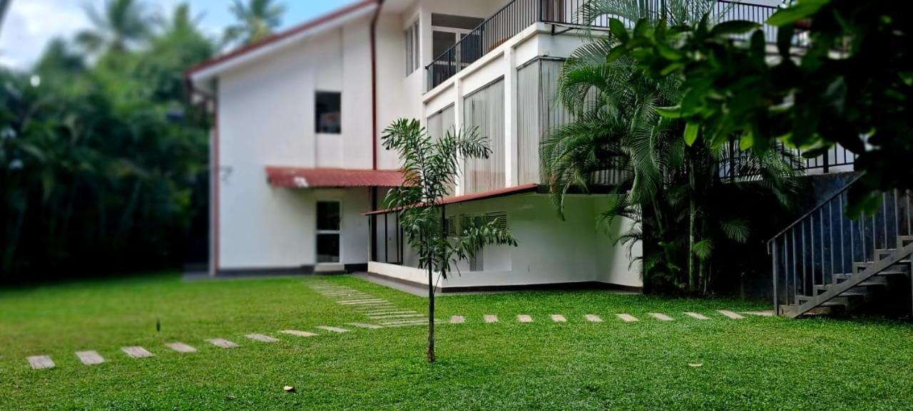 Hotel Urban Breeze Kundasale Exterior foto